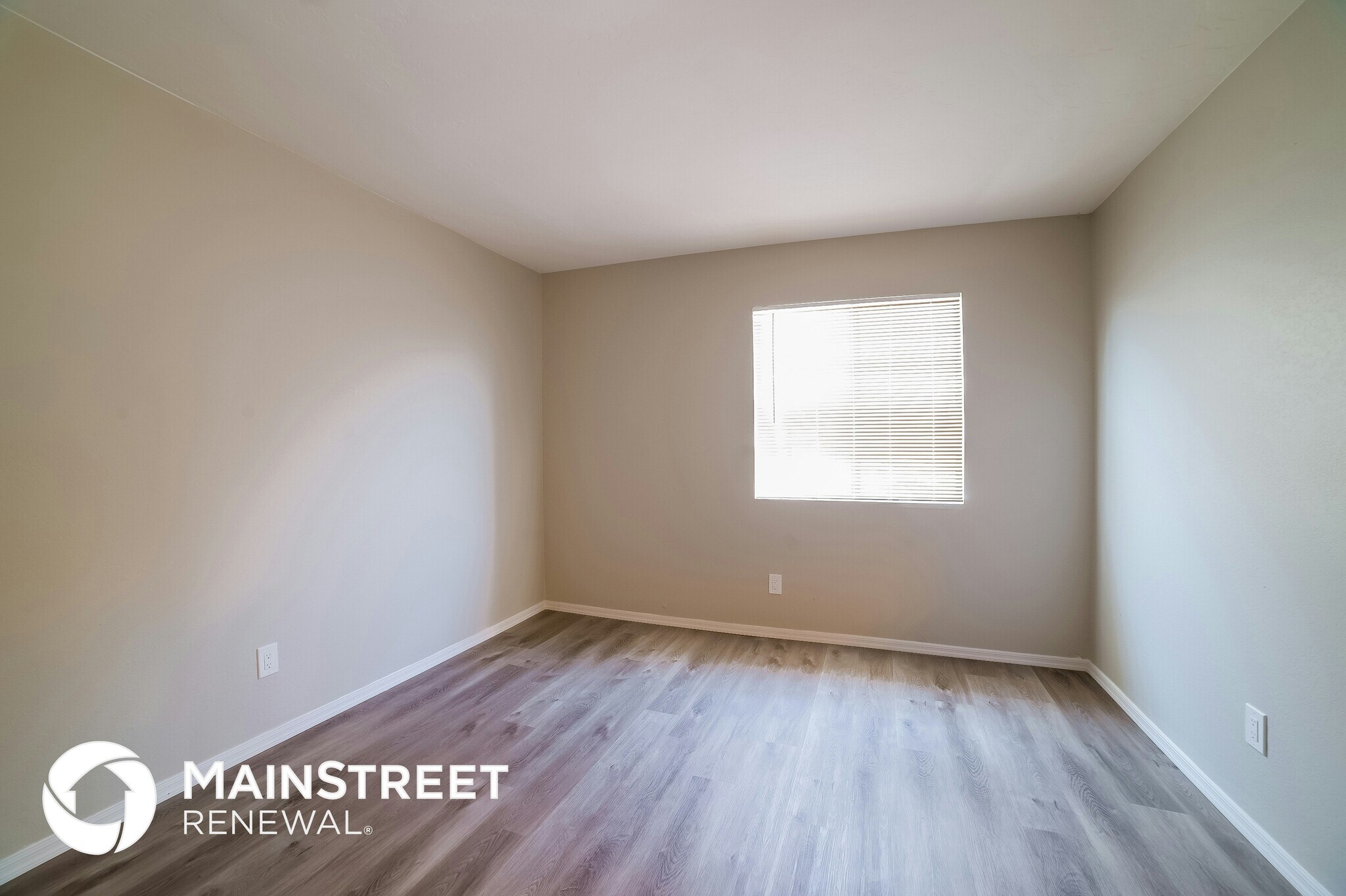 Building Photo - 10414 W Calle De Plata