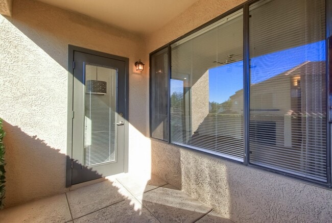 Building Photo - Bright & Spacious 2 Bed, 2 Bath Apartment