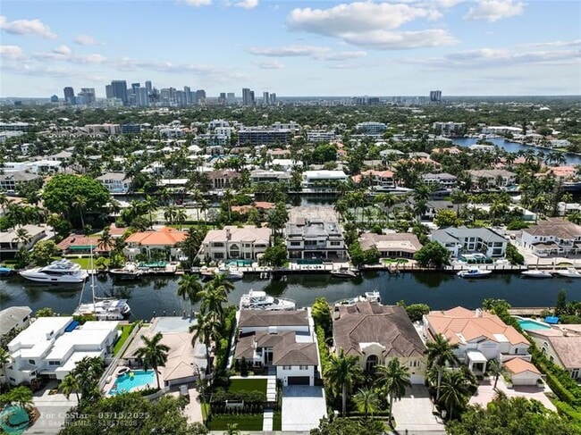 Building Photo - 325 Seven Isles Dr