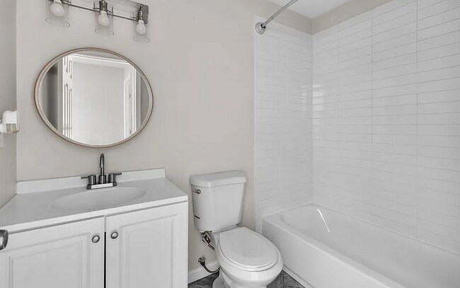 Building Photo - 221 Orleans St