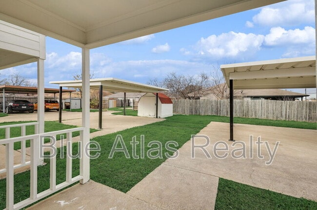 Building Photo - 2300 Indigo Ln