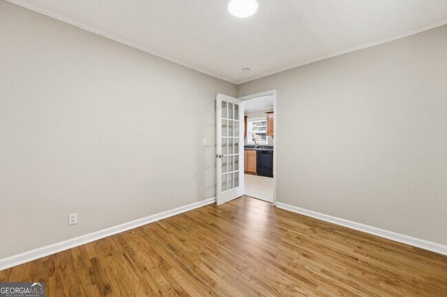 Building Photo - 1003 Valley Dr