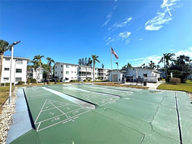 Building Photo - 2047 Canal Dr