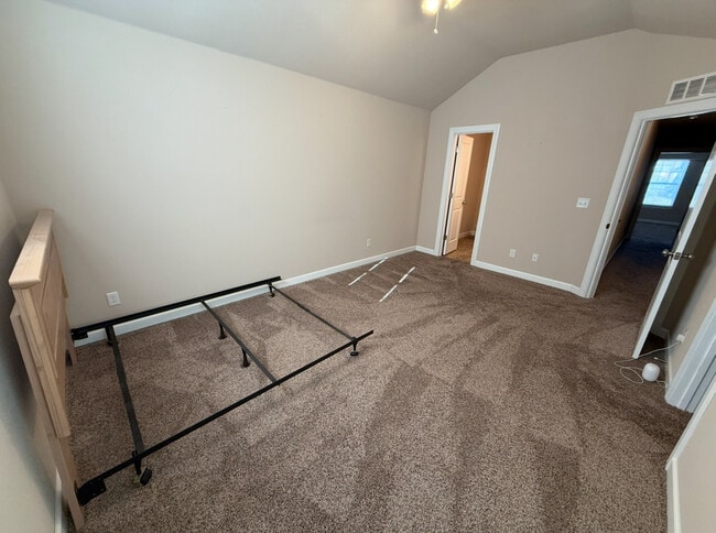 Building Photo - 258 N Pointe Ln