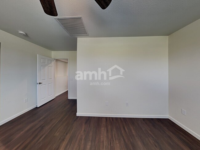 Building Photo - 10553 E Singing Canyon Dr