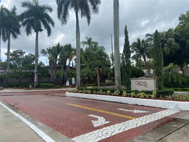 Building Photo - 9849 Nob Hill Ln