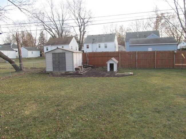 Building Photo - 655 36th St NE