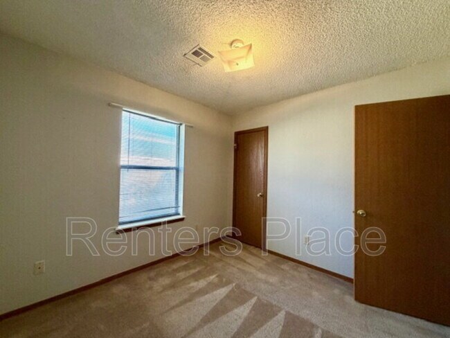 Building Photo - 11805 E 81st St N