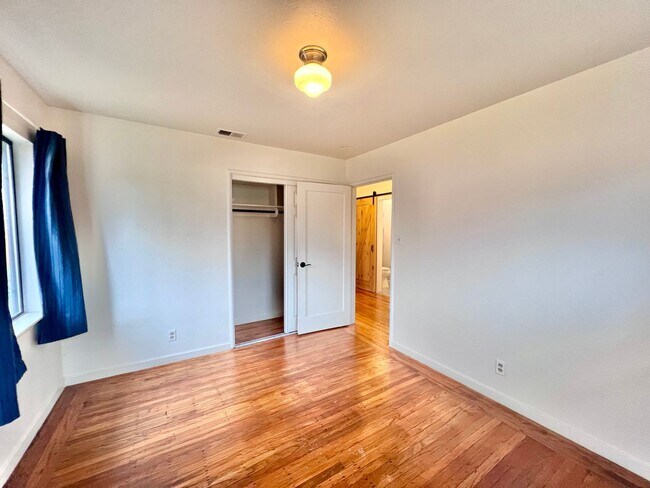 Building Photo - 3 Bed / 1.5 Bath | Thornwood Terrace Home ...