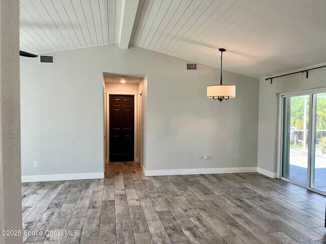 Building Photo - 3463 Mazur Dr