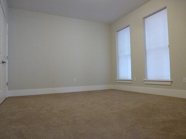 Building Photo - 10 St George St