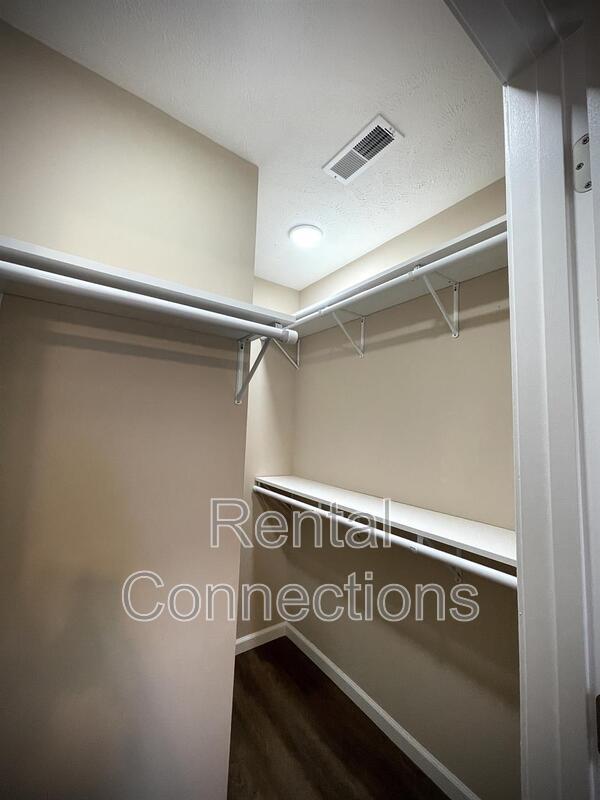 Building Photo - 810 S Bentley St