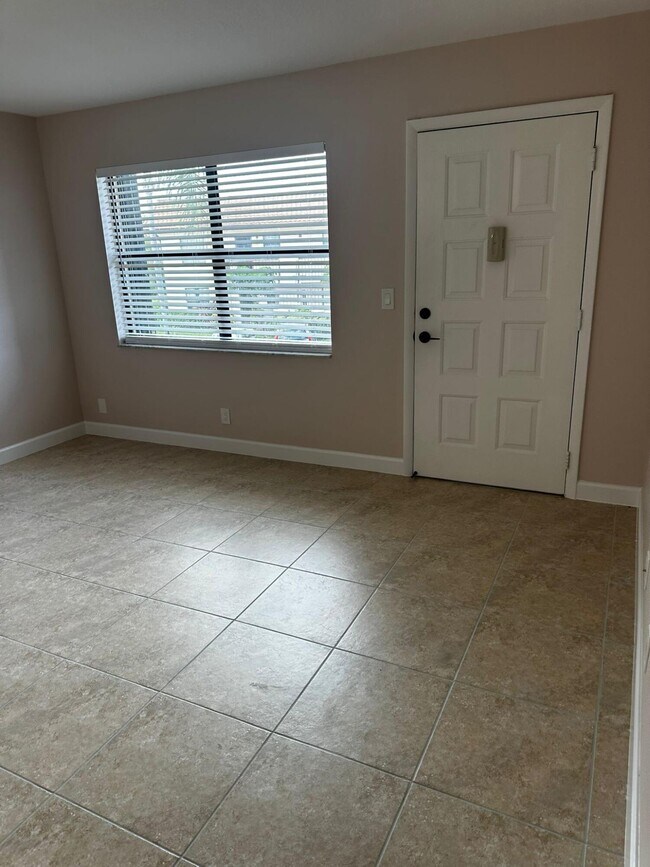 Building Photo - 7221 Golf Colony Ct