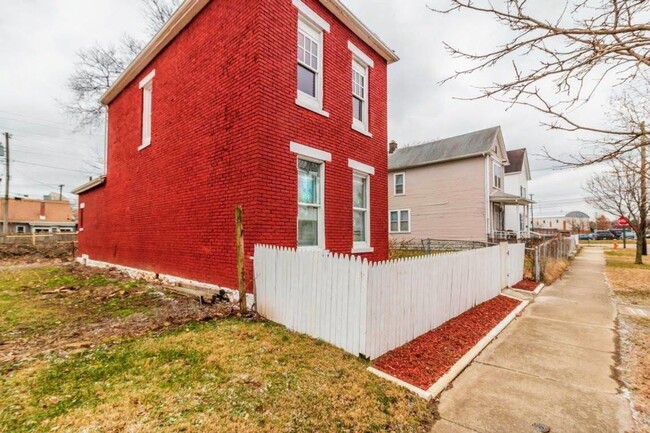 Building Photo - Beautifully Renovated Brick Home in East F...