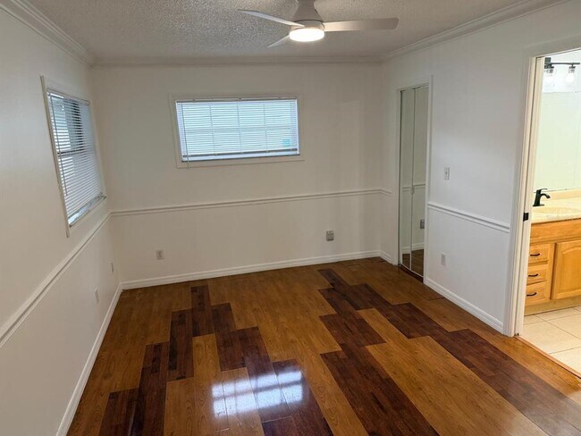 Building Photo - 2510 Sandalwood Dr