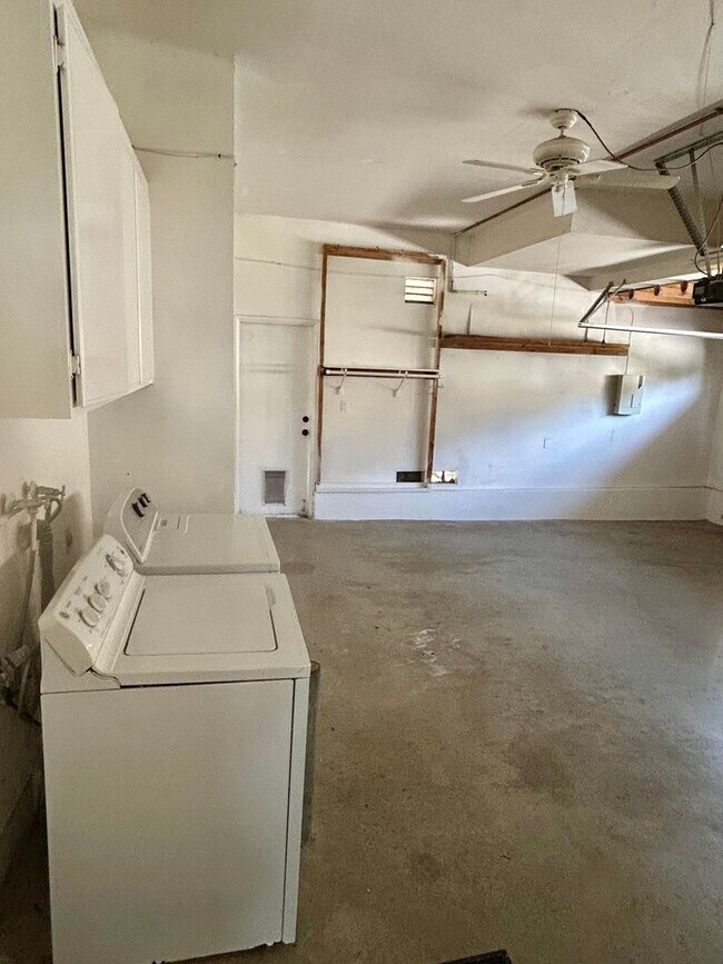 Building Photo - Enjoy this Resort Style Living