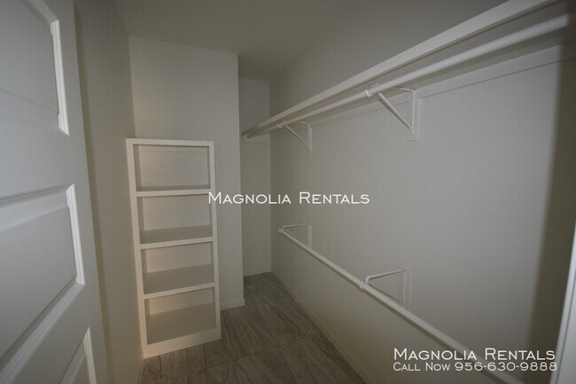 Building Photo - Medical Ridge Apartments