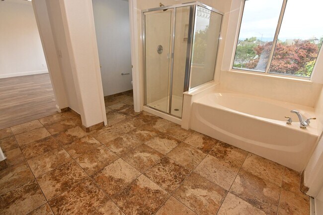 Building Photo - Stunning 5-Bedroom 3 bath 2 story Home in Prime North San Jose Location.