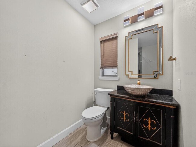 Building Photo - 2304 Country Club Rd