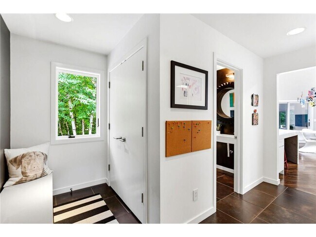 Building Photo - 20650 Bayview Ct