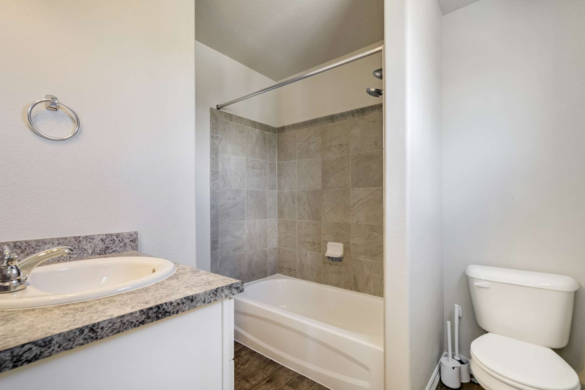 Building Photo - 753 Grissom Dr