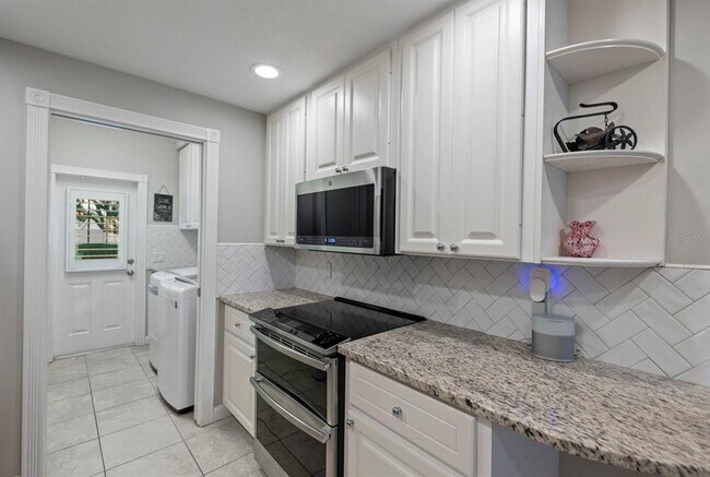 Building Photo - 1633 Napoli Dr W