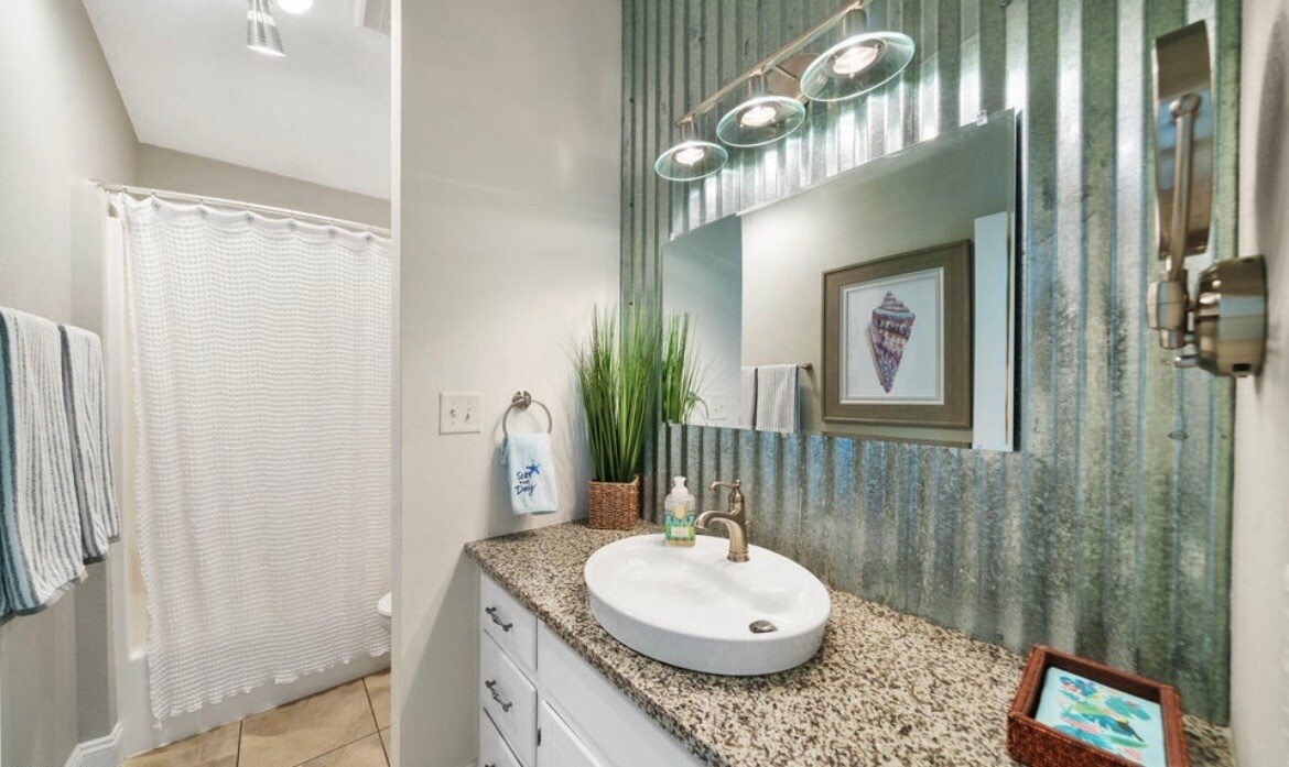 Building Photo - 613 W Caladium Cir