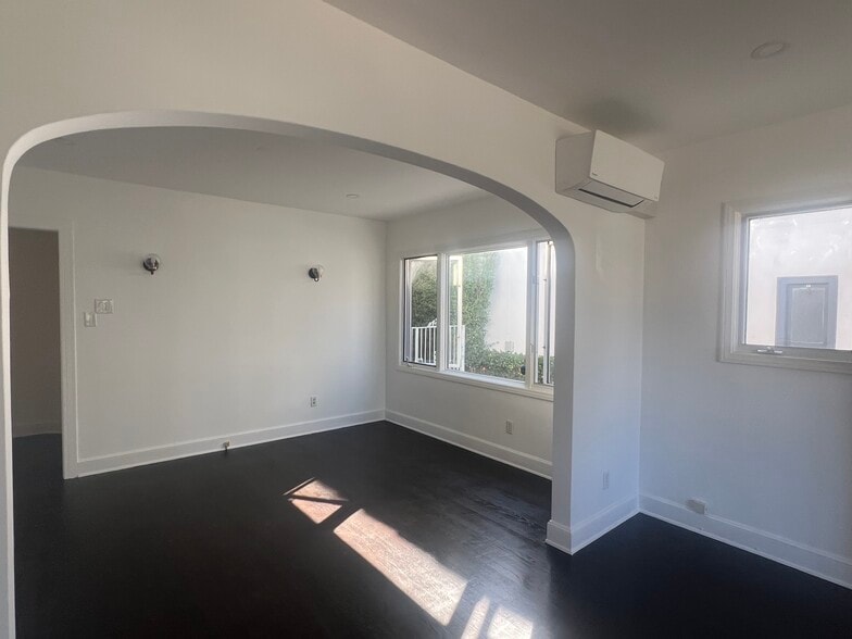 Building Photo - 1234 Keniston Ave