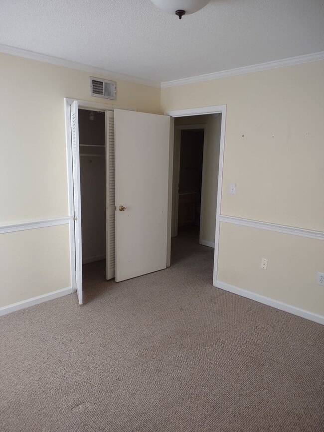 Building Photo - Lovely Two Bedroom/Two Bath Condo - THREE ...