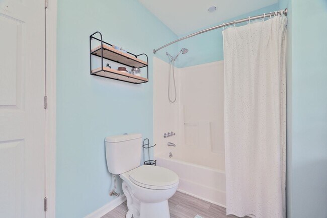 Building Photo - Modern Comfort and Convenience in Citadel ...