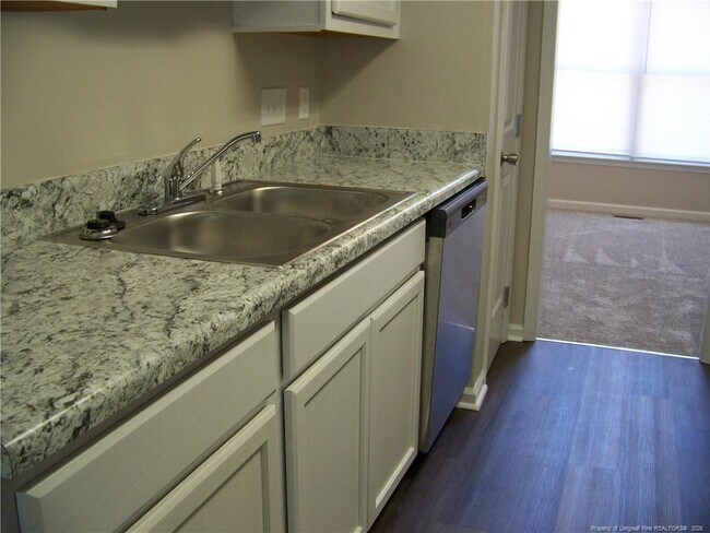 Building Photo - 1981 Wheeling St