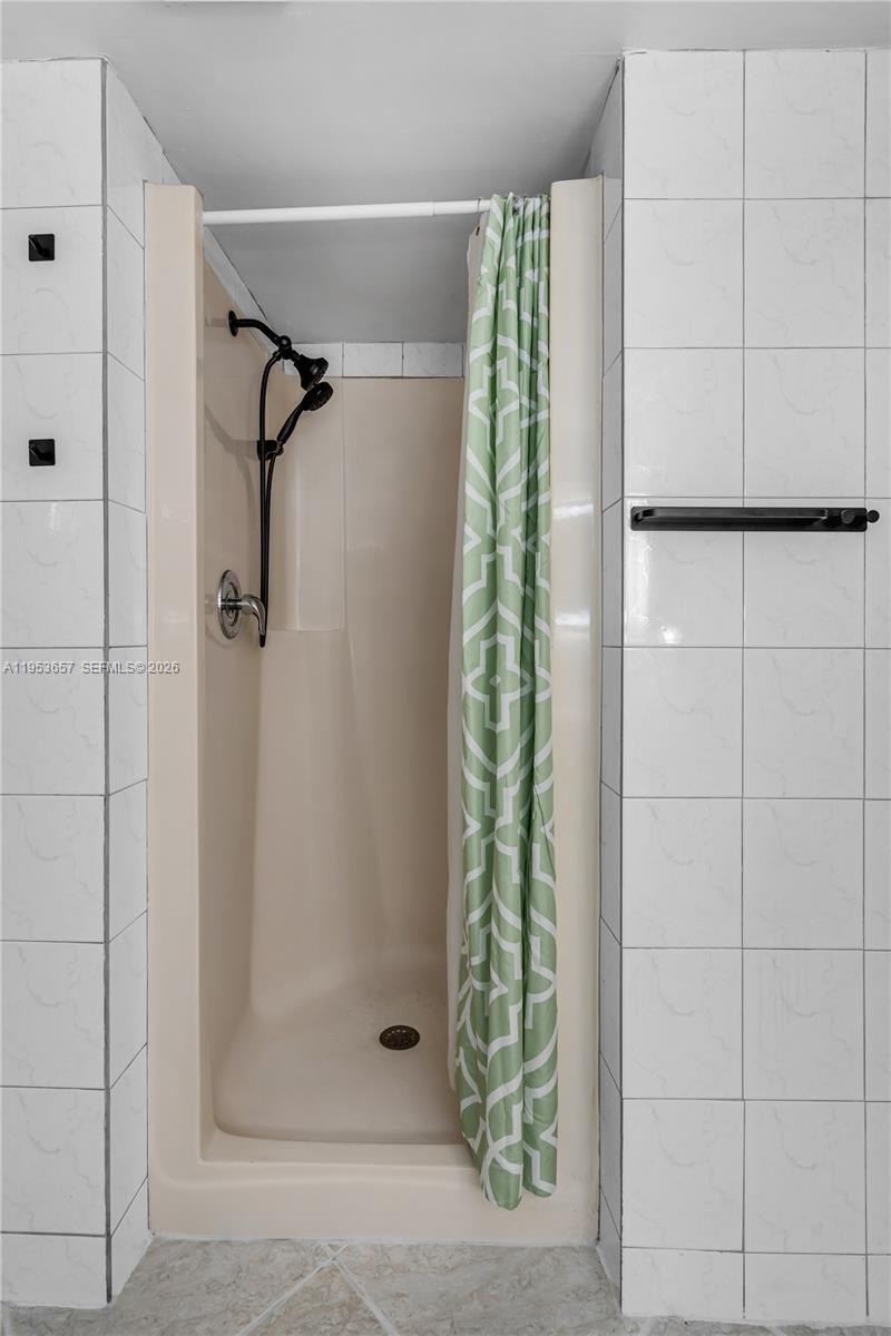 Building Photo - 9421 Fontainebleau Blvd