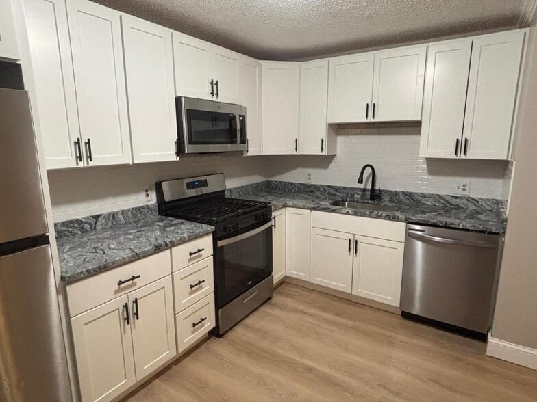 Building Photo - 24 Kenmar Dr