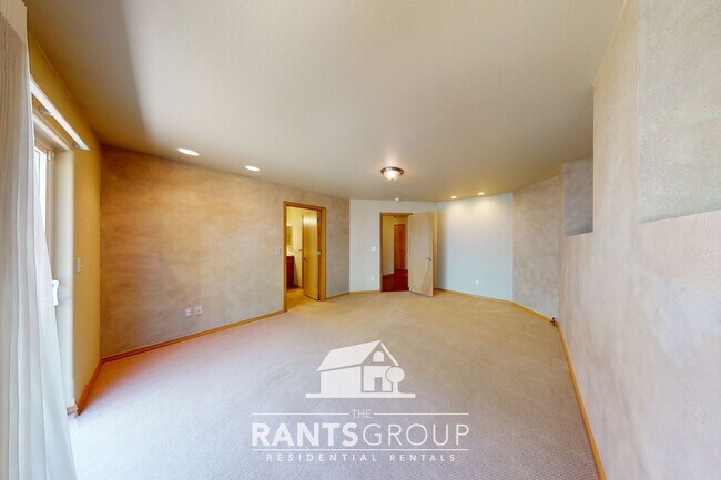Building Photo - Well-Maintained 2-Bed / 2-Bath Home with A...