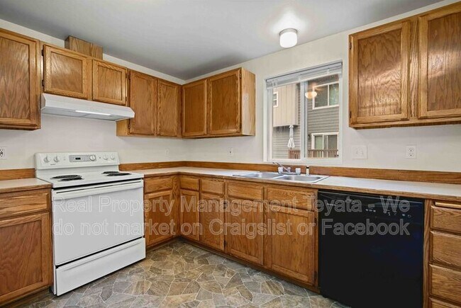 Building Photo - 2421 Bickford Ave