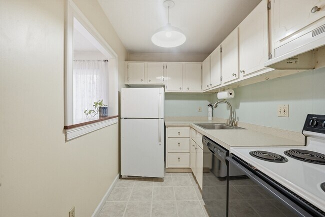 Building Photo - 72 Barrett St