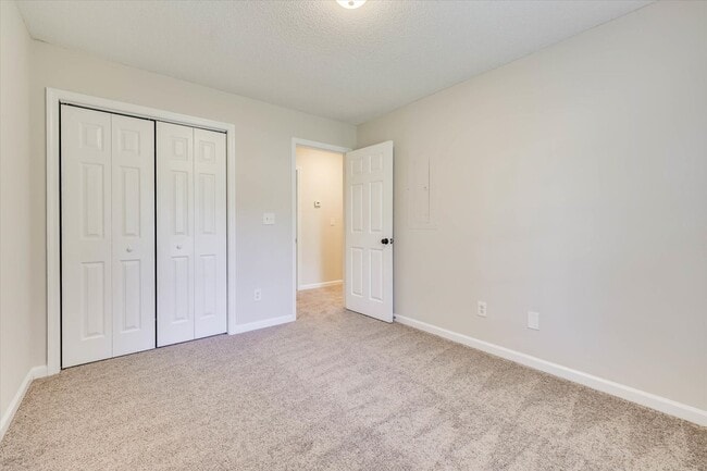 Building Photo - 2811 Bennington Dr