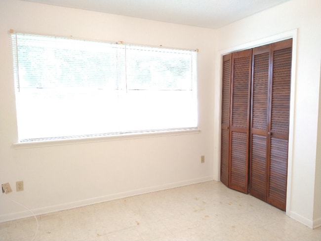 Building Photo - 1541 Maplewood Dr