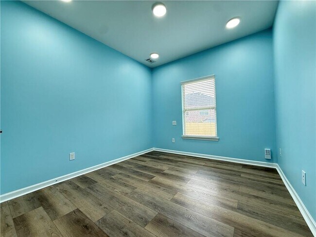 Building Photo - 279 Pendergast Dr SW