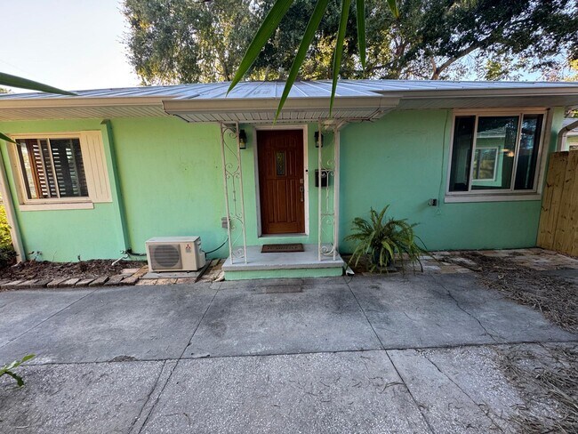 Building Photo - 521-512 12th Ave N