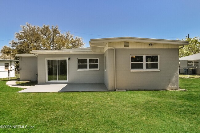 Building Photo - 10560 Citrus Ln