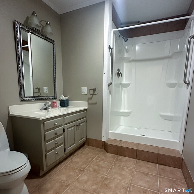 Building Photo - 6 Cove Rd