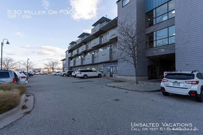 Building Photo - Grand Landing Condo