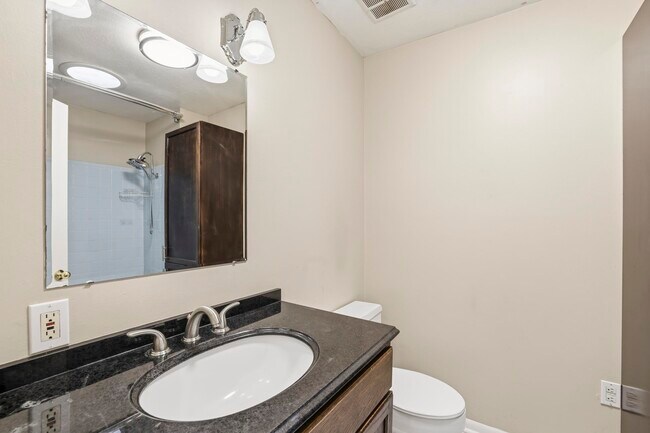 Building Photo - 7585 Skipper Ln