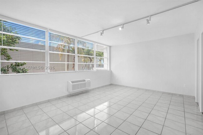 Building Photo - 5313 Collins Ave