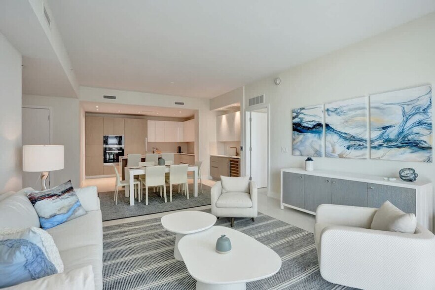 Building Photo - 3100 N Ocean Dr