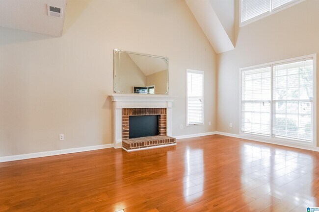 Building Photo - 101 Red Oak Dr