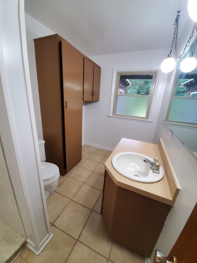 Lower Bathroom View - 591 E Glenlord Rd