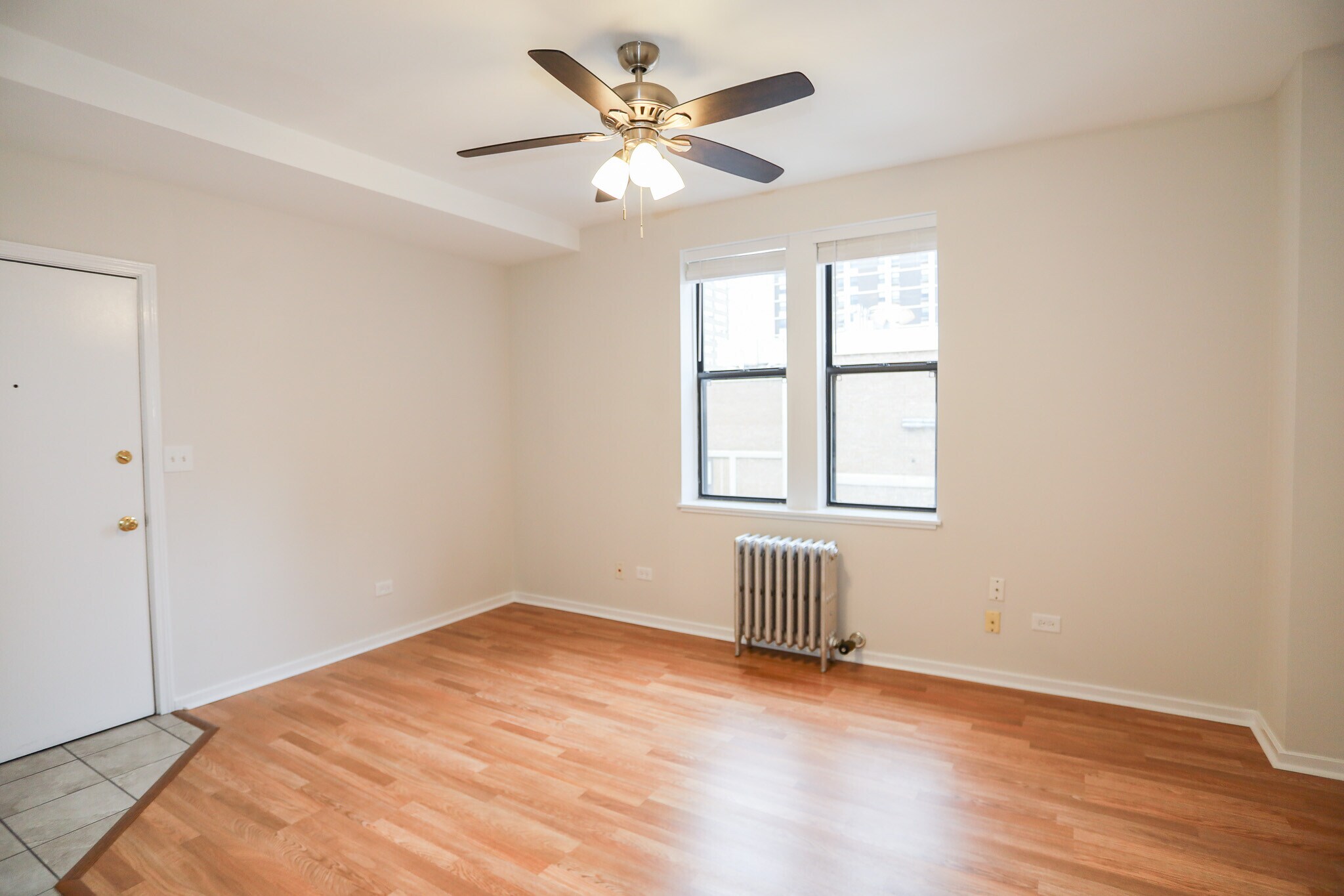 Building Photo - 6157 N Kenmore Ave