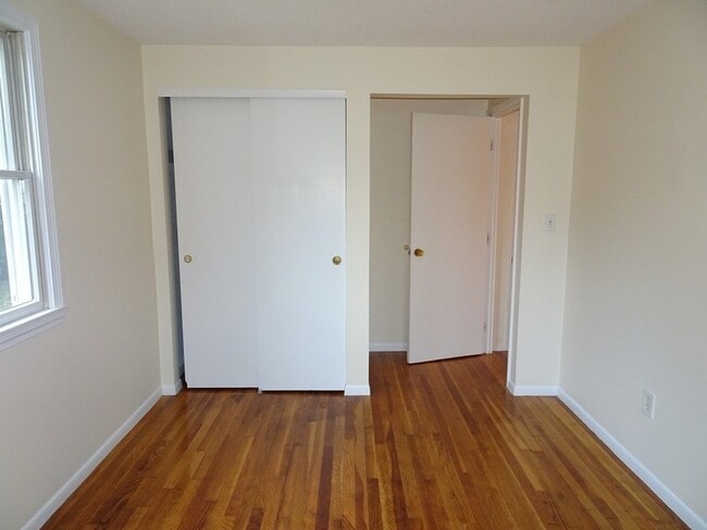 Building Photo - 6 Pondover Rd